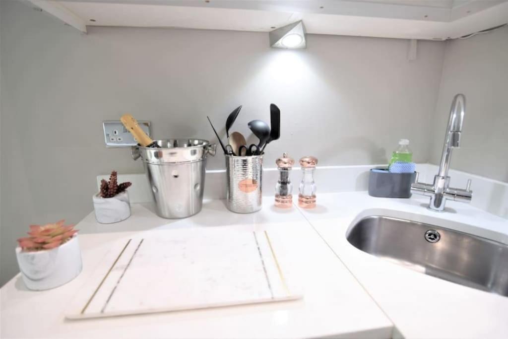 Flash Sale Centre Seafront 1 Bedroom Flat Bn1gre09 *
